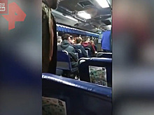 Водитель российского автобуса подрался с пассажиром и попал на видео