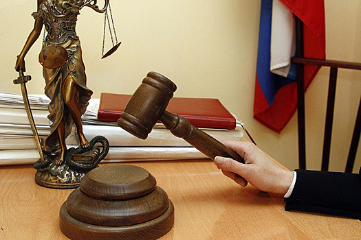 Женщине, разбившей стеклянную перегородку в ТЦ, заплатят более двух миллионов