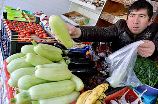 Цены на продукты растут не из-за холодов, а из-за аппетитов торговцев