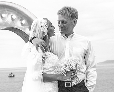 Нежные объятия, танцы и счастливые улыбки: Татьяна Навка поделилась свадебными фотографиями