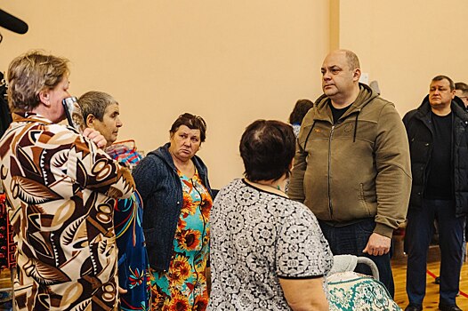 Губернатор Алексей Смирнов посетил ПВР в Курском районе