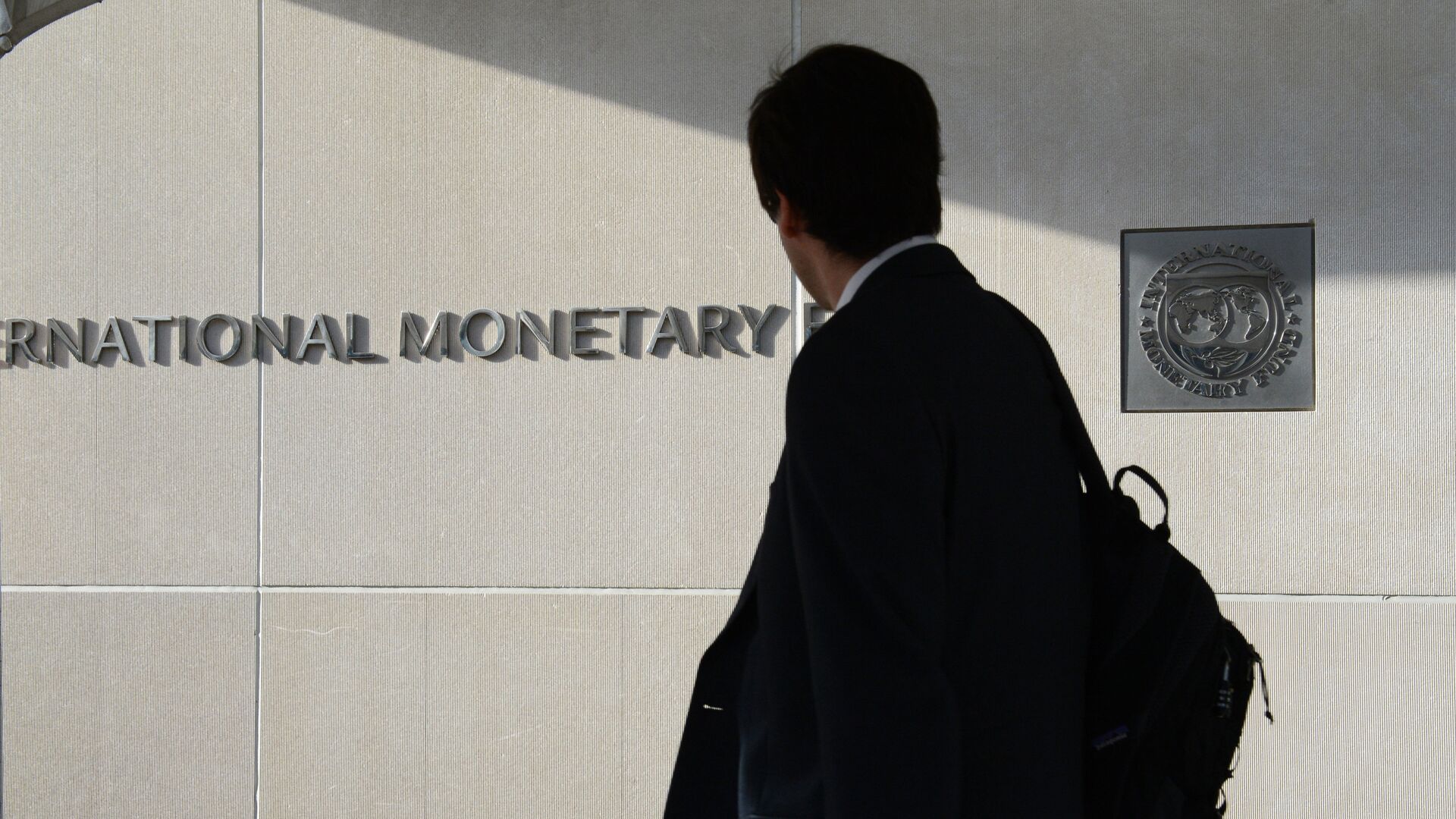 МВФ заявил о системном риске для мировой экономики из-за госдолга США