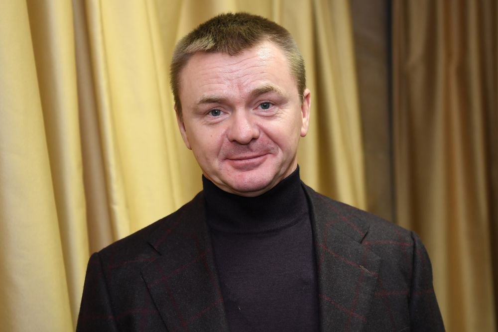 «Наступали кризисы»: актер Владимир Сычев рассказал об отношениях с женой