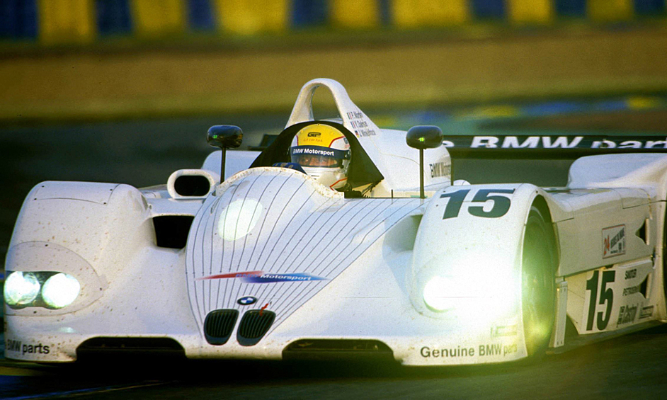 В 1999 году автогонщики Хоаким Винкельхок, Пьерлуиджи Мартини и Янник Далмас на BMW V12 LMR (1999) стали победителями ралли «24 часа Ле-Мана». В общей сложности пилоты BMW преодолели 4982 км за 366 кругов, а их средняя скорость была равна ~207 км/ч