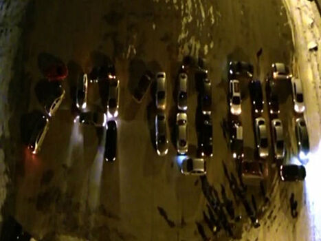 В Орске водители выстроили из автомобилей «телефон доверия»