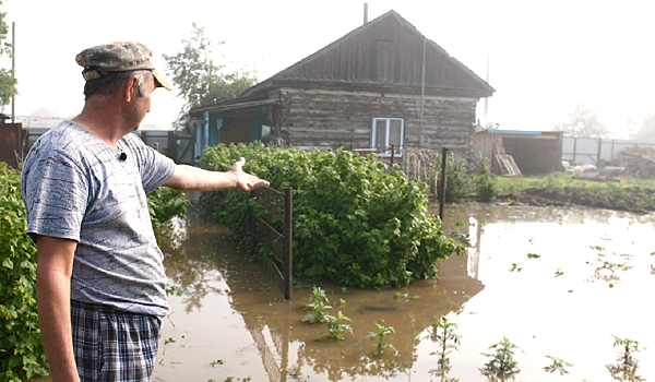 «В 2013-м году такого не было!»: в Игнатьеве вода зашла в дома и на огороды