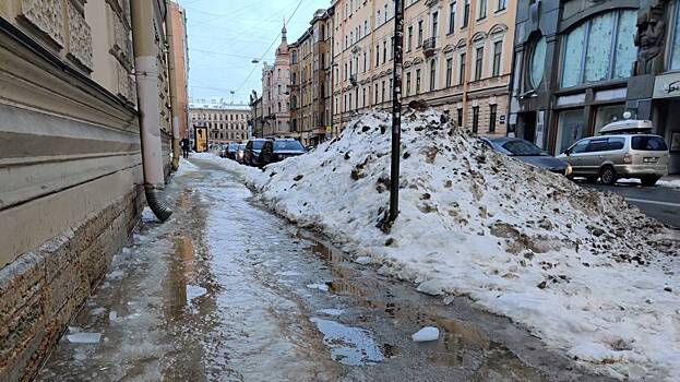 Падение на льду в Колпино закончилось для школьницы переломом шеи