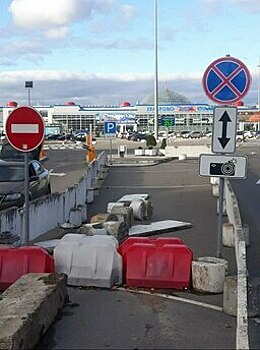 Хаос у шлагбаума: калининградские таксисты направили чиновникам предложения по парковке в Храброво