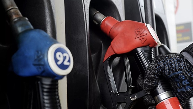 Цена бензина на бирже продолжила снижение