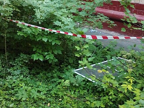 Малолетний мальчик выпал из окна четвертого этажа в Зюзине и выжил