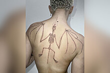 Doja Cat показала новое тату в виде скелета летучей мыши на всю спину