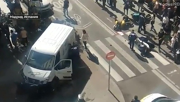Фургон врезался в пешеходов и байкеров в Мадриде
