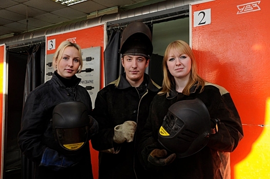 Крупнейший российский производитель бронетанковой техники Уралвагонзавод готов принять на работу сварщиков