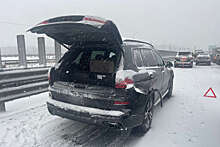 Девять машин попали в массовое ДТП из-за снегопада на Новорижском шоссе