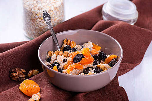 Врач Чернышова: каши и орехи снизят уровень стресса перед экзаменом