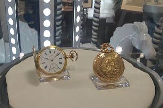 В Петербурге открылась выставка исторических часов Longines