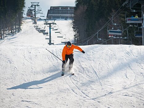 Эксперт Кузьмин рассказал, кому стоит воздержаться от катания на лыжах