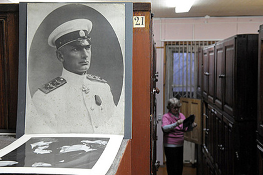 Доску Колчаку в Петербурге закрасили краской