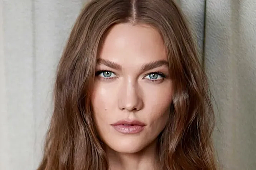 Карли Клосс объявила о третьей беременности