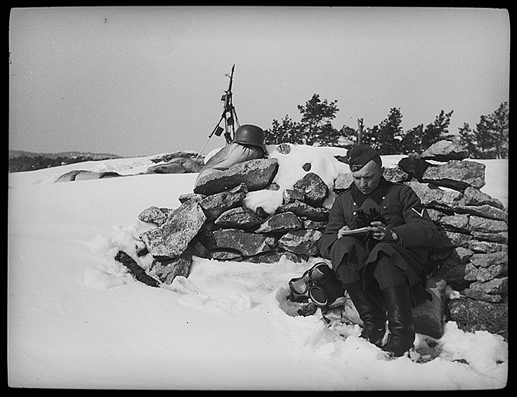 Немецкий солдат пишет письмо с фронта. Норвегия, 1940 год