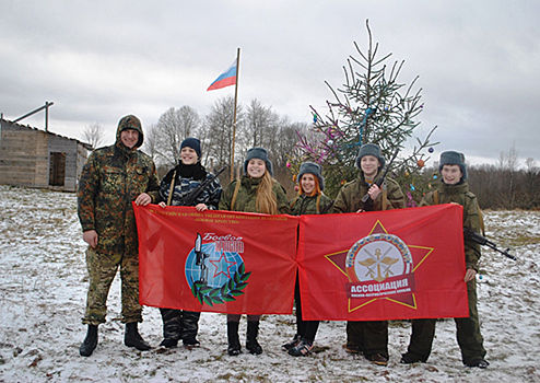 Члены военно-патриотического клуба «Искра» из Пскова совершили зимний полевой выход, посвященный начальной военной подготовке