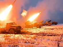 Военкор Руденко показал выбегающих из ангаров боевиков ВСУ во время ударов из РСЗО "Град"