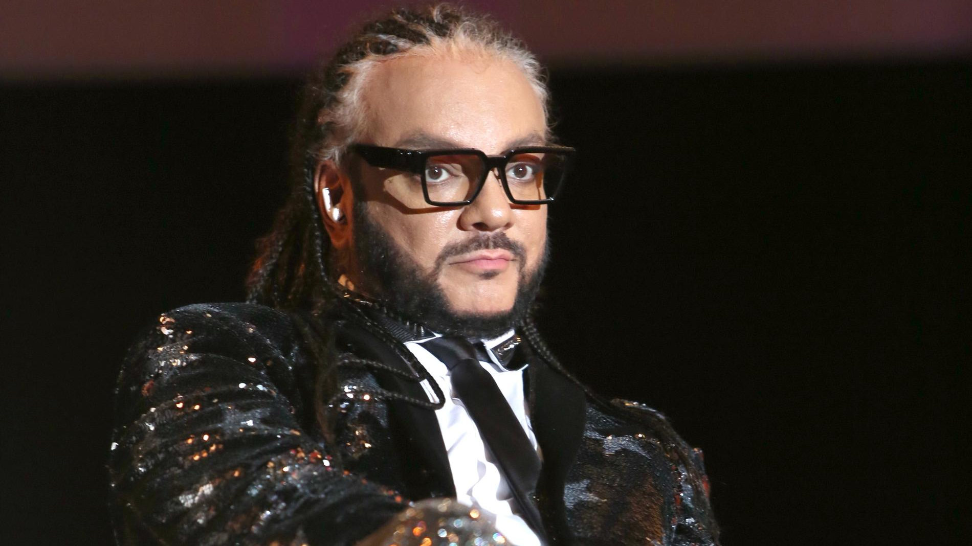 Филипп Киркоров показал свои детские снимки с отцом