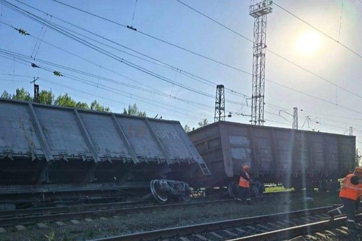 СК назвал предварительную причину схода восьми вагонов с рельсов в Чусовом
