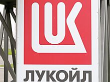«Лукойл» остановит заводы из-за избытка продукции