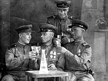 Выиграли одну войну, но проиграли другую: почему после победы СССР утонул в алкоголизме советского народа
