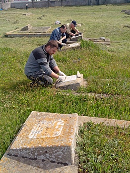 Кладбищенские истории. Как караимы восстанавливают захоронения
