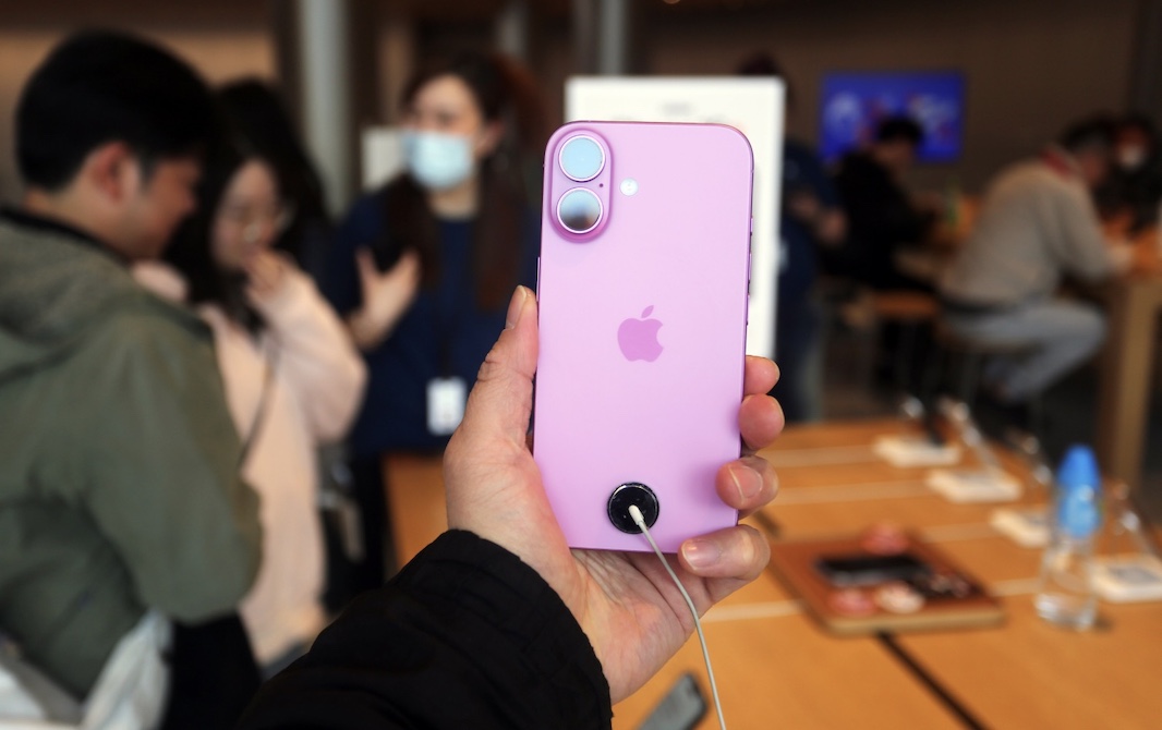 Трамп предложил начать собирать iPhone в США