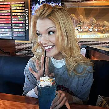 Самую красивую девушку Америки раскритиковали за слишком белое лицо