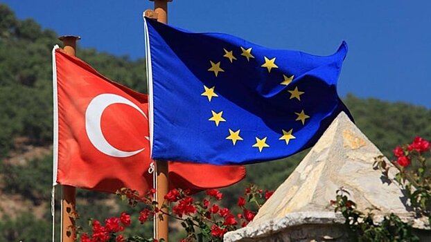 Евросоюз сократит финансовую помощь Турции