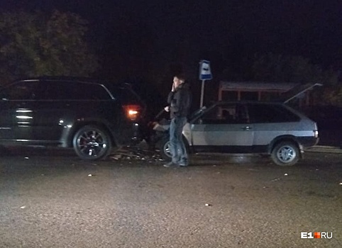 На Полевском тракте пьяный водитель «девятки» влетел в Jeep, два человека пострадали