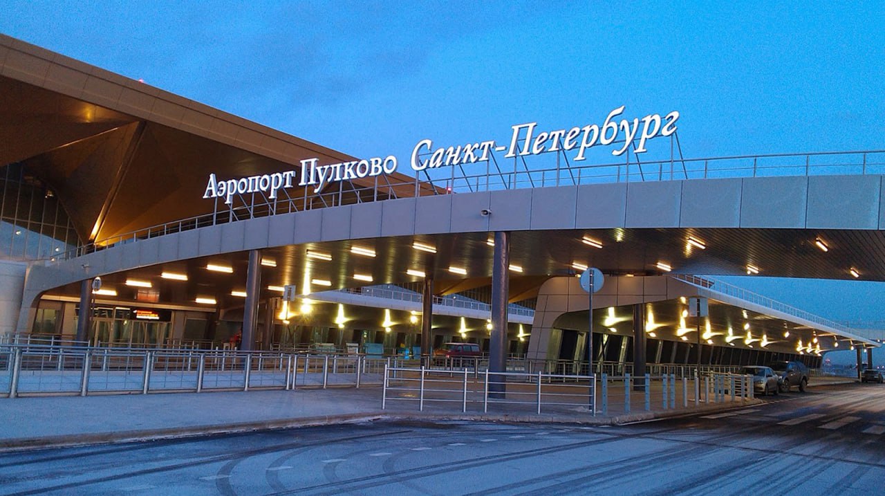 В Пулково опровергли информацию о конфликте из-за платных курилок