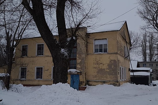 В Воронеже под тяжестью снега провалилась крыша многоквартирного дома
