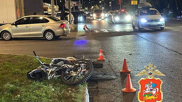 Подросток на питбайке сбил несовершеннолетнюю, переходившую дорогу в Подмосковье