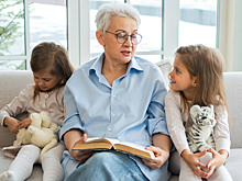 Дети на аутсорсе, бабушки на час: почему востребованы «родственники напрокат»