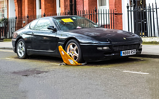 В Лондоне нашли брошенный Ferrari 456