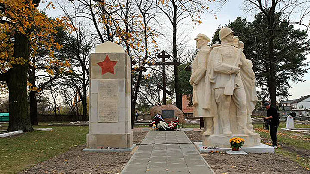 В Польше восстановили кладбище советских воинов