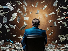 Куда пристроить деньги: экономист советует вкладываться в наличную валюту