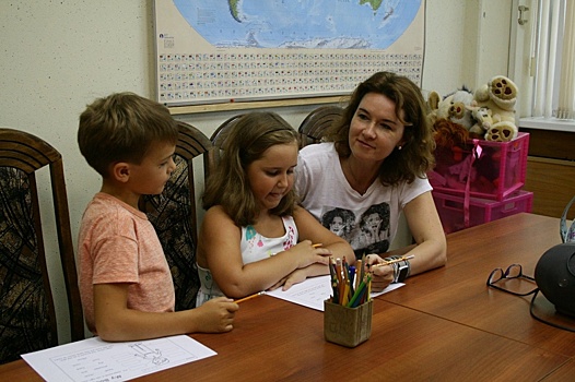 В клубе «Атом» Хорошево-Мневников детей обучают английскому языку