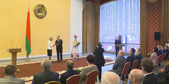 Премьер-министр вручил белорусам госнаграды