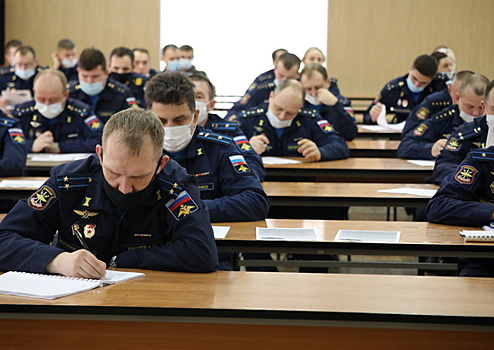 В Энгельсском соединении дальней авиации проведен единый день правовых знаний