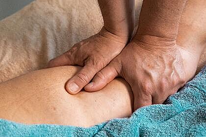 Терапевт назвала отеки ног симптомом четырех серьезных заболеваний