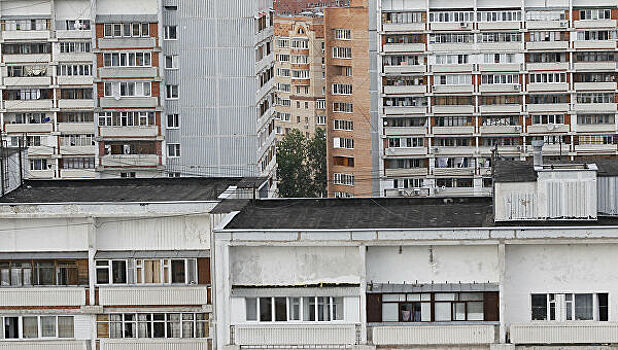 Ребенок выпал из окна 11 этажа в Москве и выжил