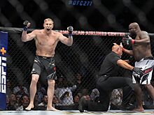 UFC 277: Пенья — Нуньес, Сергей Павлович — Деррик Льюис, ранняя остановка боя, реакция бойцов Нганну, Кормье, Олейника