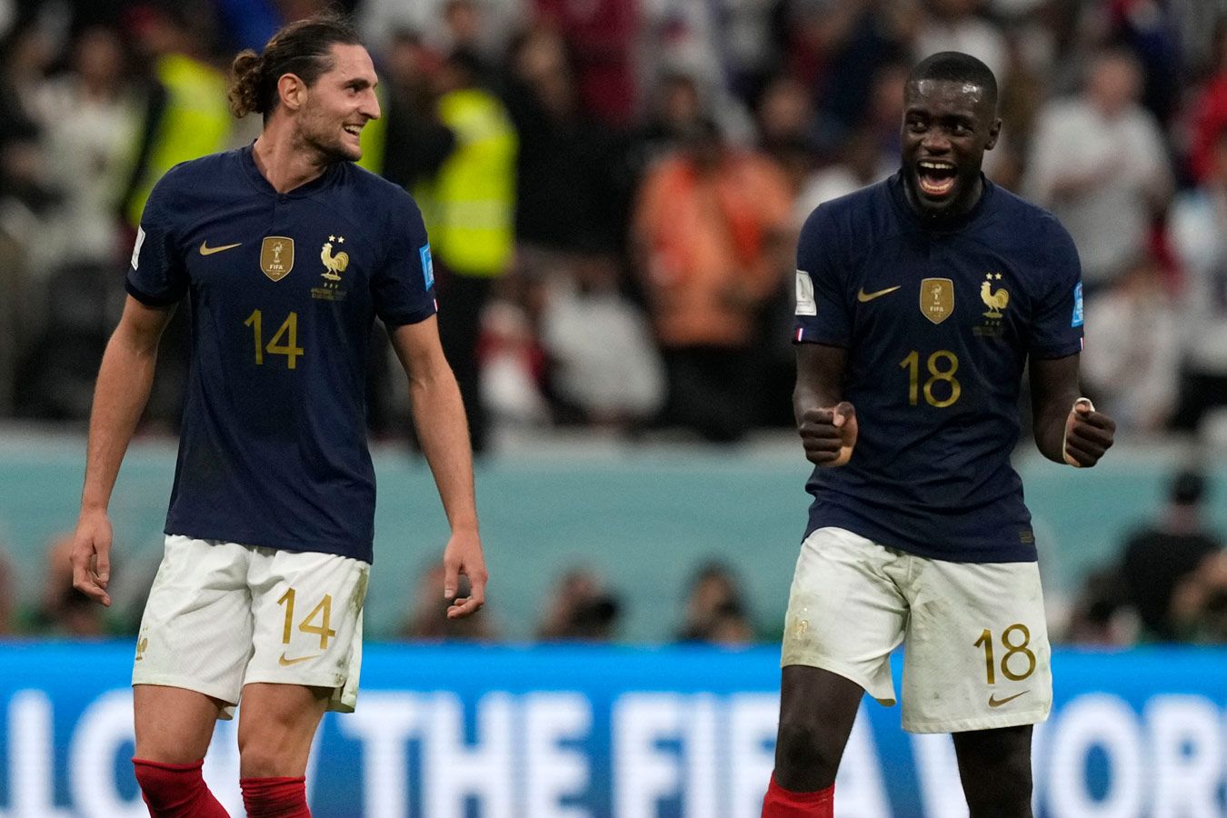 Чемпионат мира-2022 в Катаре: сборная Франции обвиняет игроков Англии в болезни Юпамекано и Рабьо, подробности