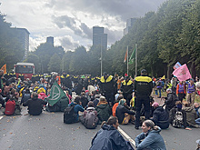 В Гааге несколько сотен экоактивистов перекрыли трассу А12 в ходе акции протеста